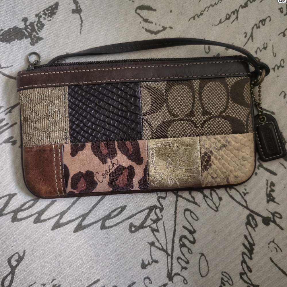 COACH Mix Patchwork Leopard Leather Signature Wristlet Universal EUC - Picture 2 of 6